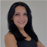 Esperienza in dimagrimento donne insegna esercizi a corpo libero e con pesi piccoli